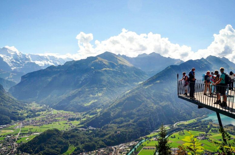 Başka ülkelerde oturan 329 bin kişi  hergün İsviçre’ye gidip  geliyor