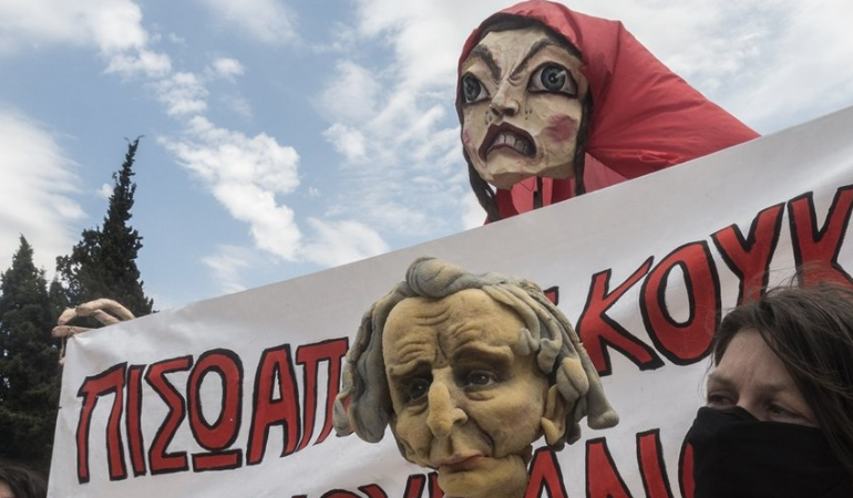Yunanistan’da sanatçılar hükümeti protesto etti