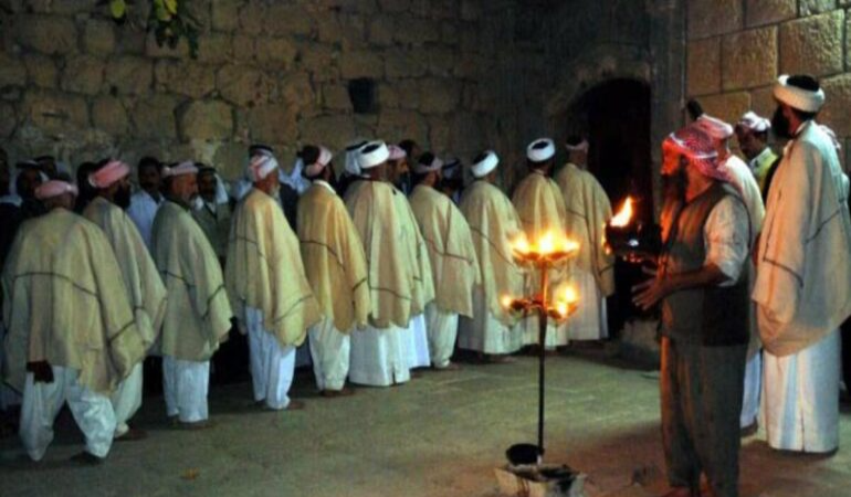 Ezidi din adamına silahlı saldırı