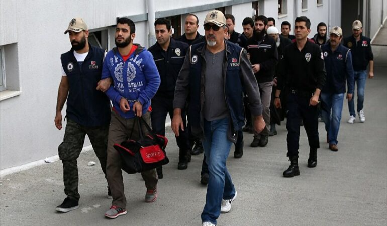 Adana’da IŞİD’e yönelik operasyonda 5 kişi tutuklandı