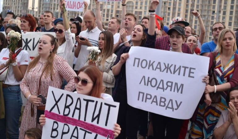 Belarus’ta muhalifler genel greve gitti