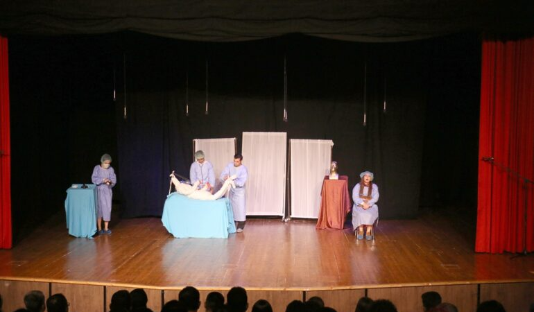 İBB’de sahnelenecek ilk Kürtçe oyun Bêrû kaymakamlıkça yasaklandı