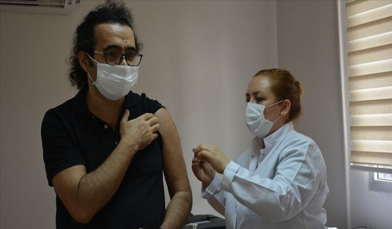 Çin’den getirilen koronavirüs aşısının denemeleri İzmir’de başladı