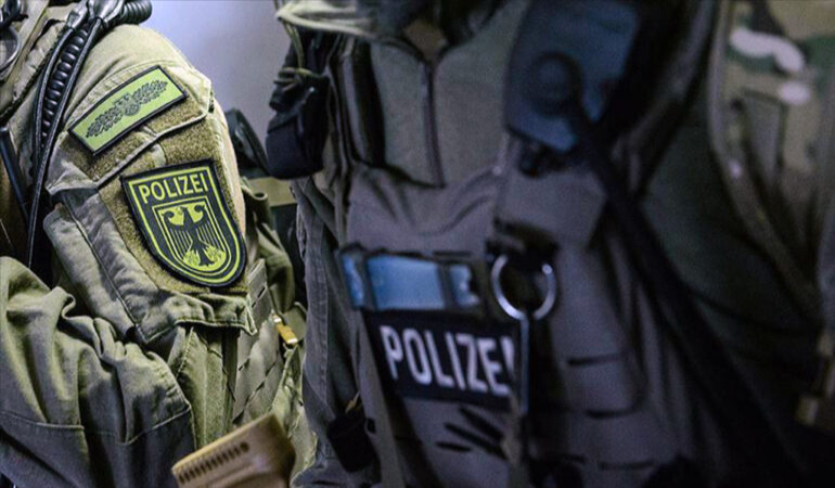 Alman polisinden, Türkiye’ye casus yazılım sattığı ileri sürülen firmaya baskın