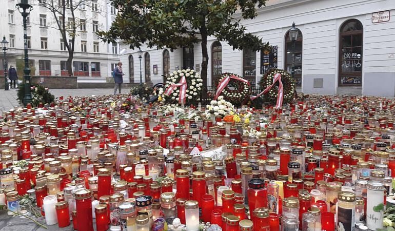 Österreich kündigt nach Anschlag in Wien Überwachung von Kirchen an