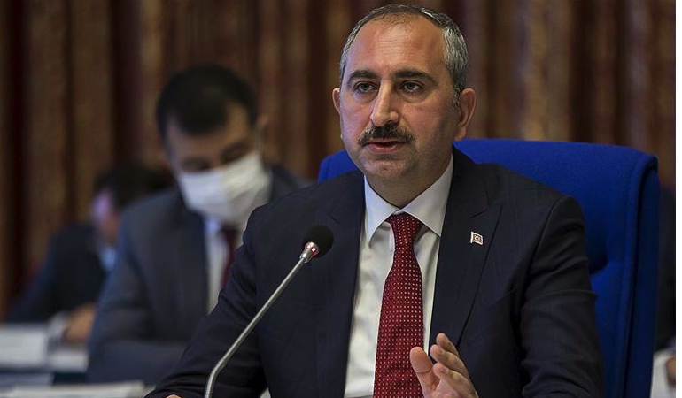 Adalet Bakanı Gül: Kimsenin talimatına değil vicdanınıza bakarak karar verin