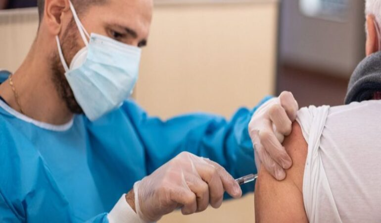 Türkiye’de de denenen Çin aşısının ilk iki aşaması başarılı oldu