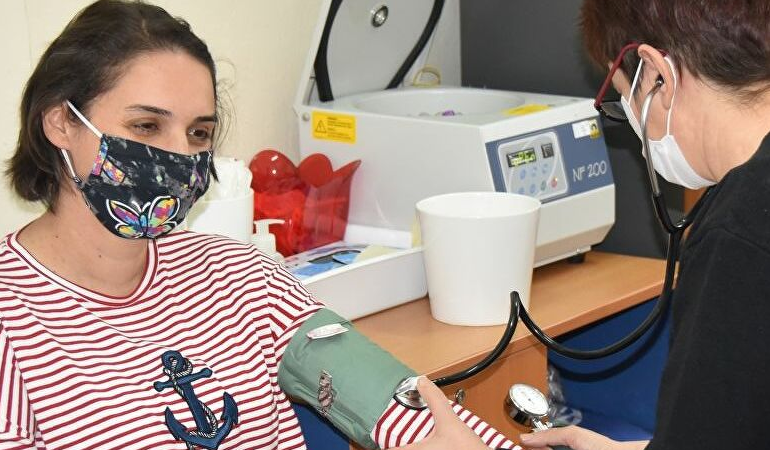 Çin’de geliştirilen koronavirüs aşısı Adana’lı gönüllülere uygulandı