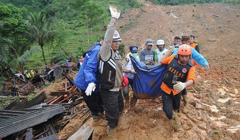 Endonezya’da heyelan meydana geldi: Can kaybı var