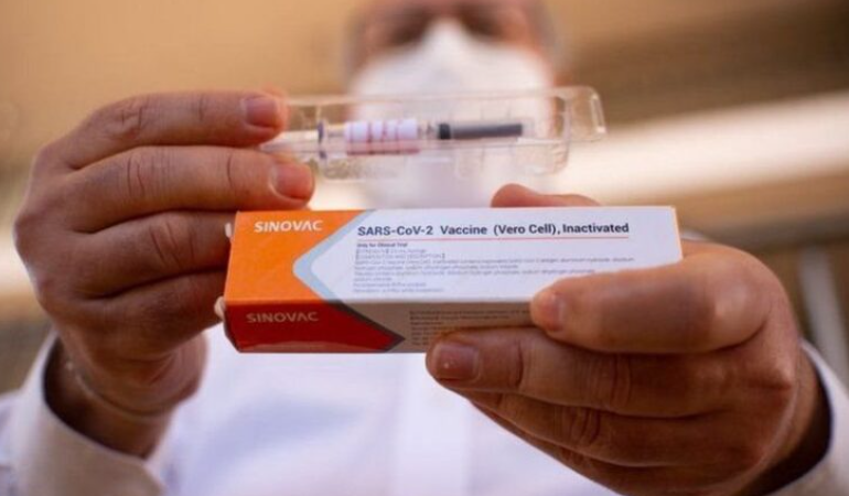 Türkiye’de de denenen Çin aşısı CoronaVac’ın Brezilya’daki denemeleri askıya alındı