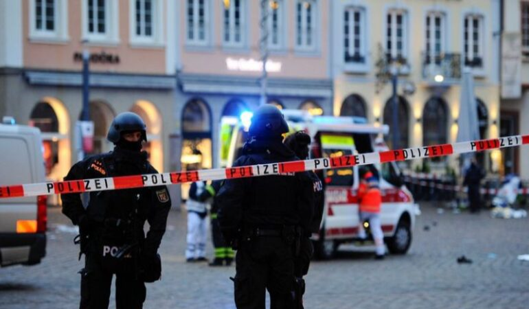 Almanya’nın Trier şehrinde bir araç yayaların arasına girdi: 4 kişi hayatını kaybetti