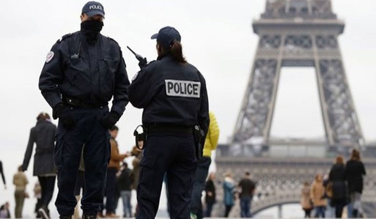 Fransa, yılbaşı gecesini 100 bin polis ve jandarma ile karşılıyor