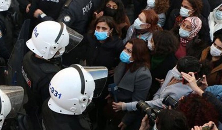 Kadıköy’de gözaltına alınan 53 kişi serbest bırakıldı