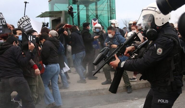 Boğaziçi Üniversitesi protestosuna katılan 4 kişi tutuklandı