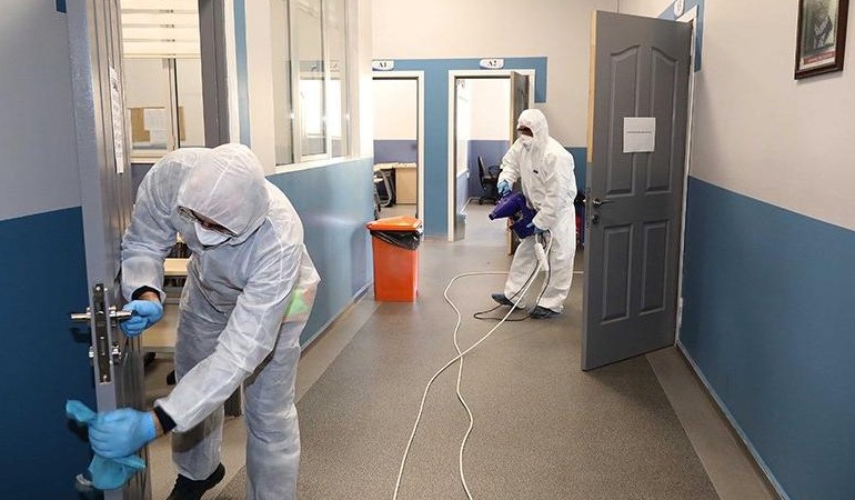 Halk sağlığı uzmanı Ortaylı: Sıkı kısıtlamaları gevşetmede en tehlikesiz ilk adım, okulların açılması