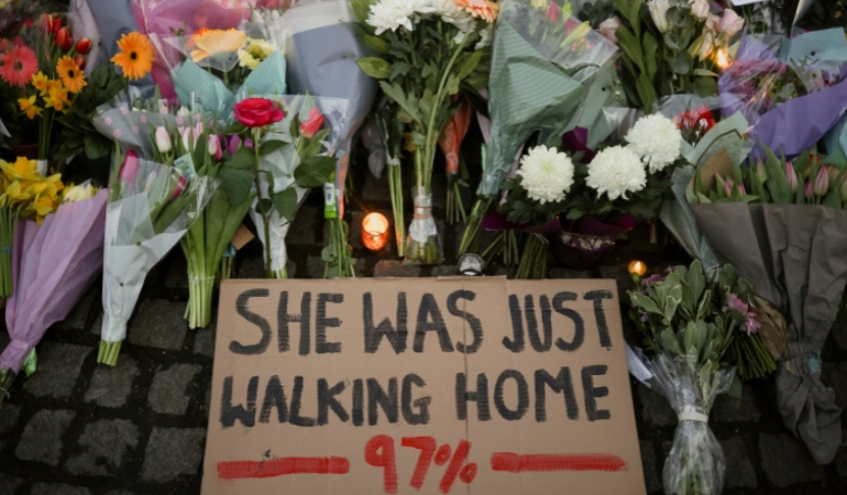 Sarah Everard’ı anma etkinliğine polis müdahalesi protesto edildi