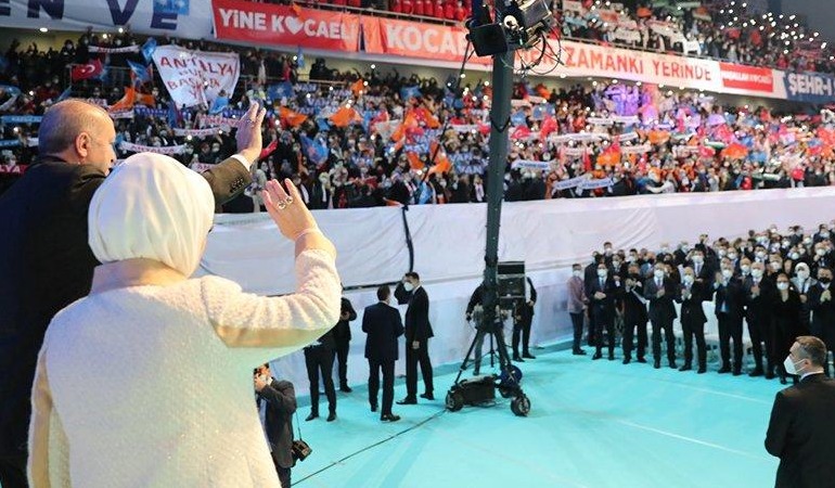 Murat Yetkin: AKP kongresi beklentilerin gerisinde kaldı, dengeci davranmak zorunda kalındı