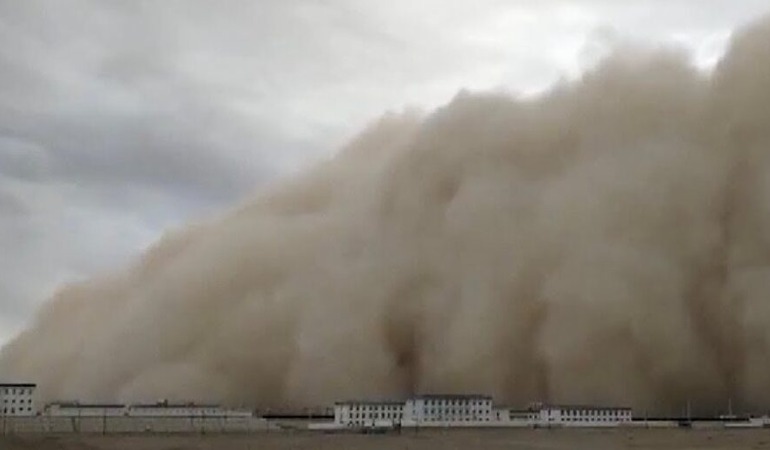 Moğolistan ve Çin’de son on yılın en büyük kum fırtınası: 341 kişi kayıp