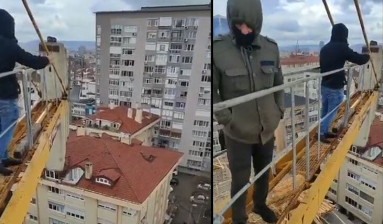 Beşiktaş’ta ücretlerini alamayan işçiler vinci işgal etti