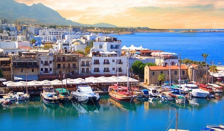 Kıbrıs, Mayıs’tan itibaren iki doz aşı olmuş İngilizlere kapılarını açıyor