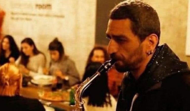 Aylardır işsiz olan müzisyen Ağahan Yerdelen, geçinemediği için intihar etti!