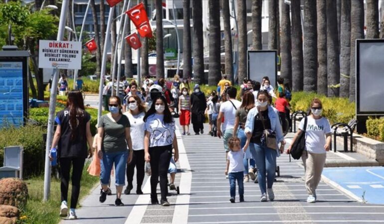 Türkiye’de vaka sayıları düşmüyor: Vaka sayısı 27 bini geçti