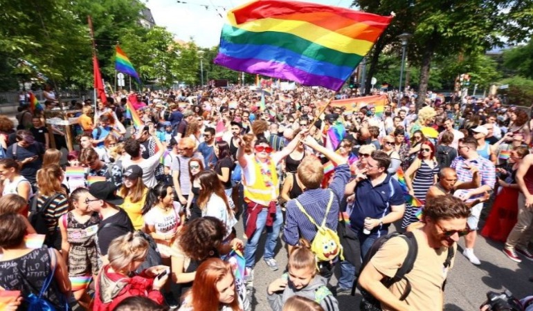 Macaristan’da LGBT+ haklarını gündeme getirmek suç sayılacak