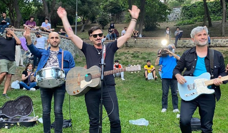 Müzik grubu Redd’den eylem konseri: Herkes parklara, plajlara çıksın, çalsın