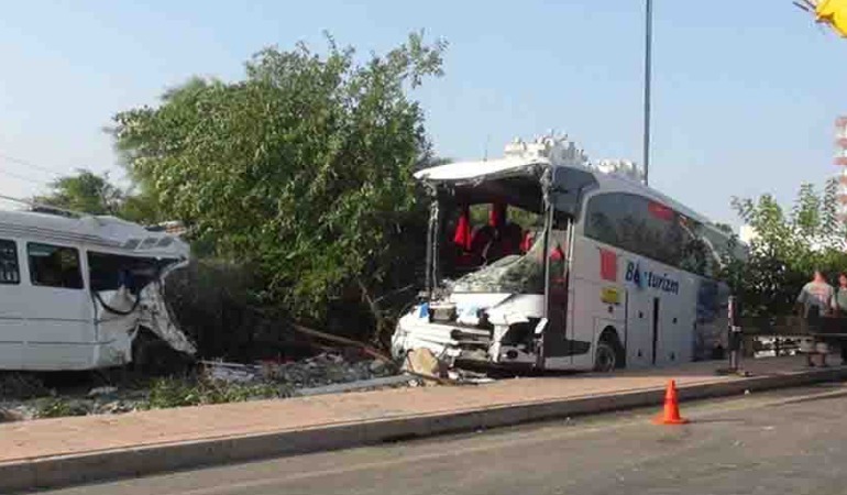 Mersin’de yolcu otobüsü devrildi: 37 yaralı var