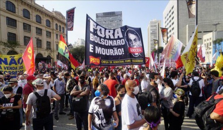 Brezilya’da binlerce kişi Bolsonaro’nun istifasını istedi