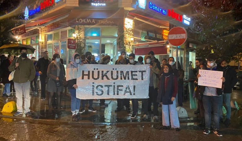 Döviz kurundaki sert yükselişin ardından yurttaşlar sokağa çıktı: AKP istifa!