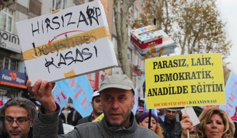 KESK’in çağrısıyla Diyarbakır ve İzmir’de alanlara çıkan emekçiler: Hükümet istifa