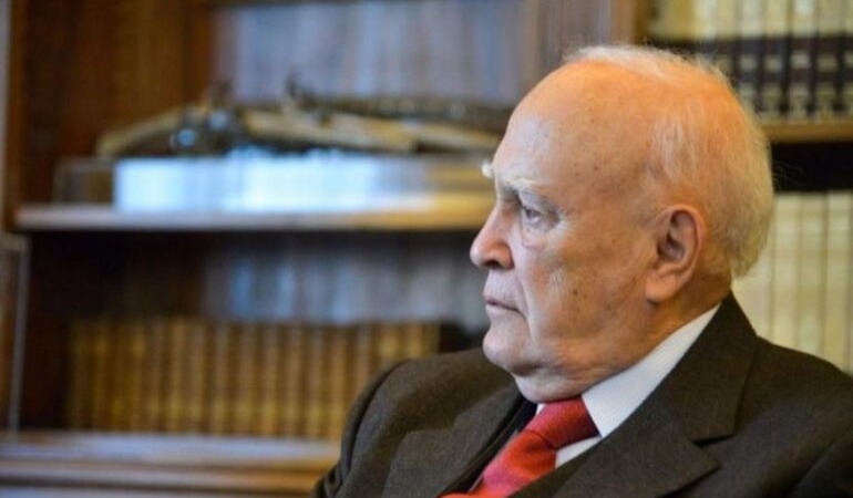Yunanistan’ın eski Cumhurbaşkanı Papulyas öldü