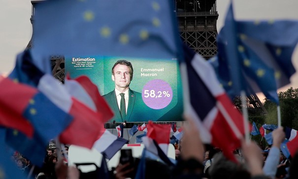 Avrupa Macron’u Pamuklara Sarıyor