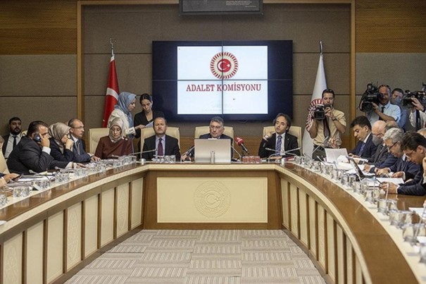 Habercilikte “Dezenformasyonla Mücadele” Denilen “Sansür” Tartışmalı Yasa Komisyondan Geçti