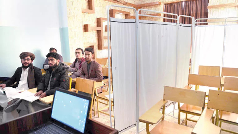 Afganistan’da Kadınlara Üniversite Eğitimi Yasak