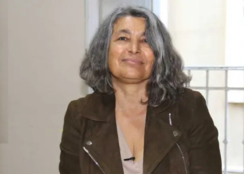 Ayşegül Devecioğlu: Zemheri Ayında Gül İster Benden