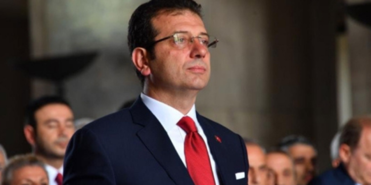 İmamoğlu, iki soruşturma kapsamında ifade vermek için adliyede