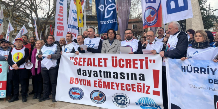 Kamu çalışanlarından ülke genelinde iş bırakma eylemi