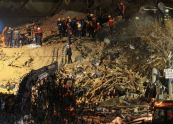 Konya’da çöken binada arama kurtarma çalışmaları devam ediyor