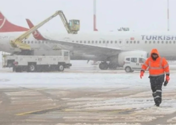 İstanbul’da kar yağışı nedeniyle bazı uçuşlar iptal edildi