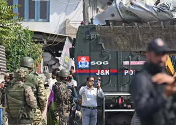 Hindistan ordusu 3 havalimanını hedef aldı; Pakistan’dan misilleme geldi