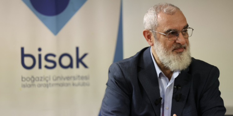 “Pedofiliye Geçit Yok”: Boğaziçi protestolarına destek büyüyor, Diyanet’e pankart asıldı