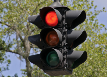 Trafikte yeni dönem: Kırmızı ışıkta geçene 80 bin TL ceza ve ehliyet iptali