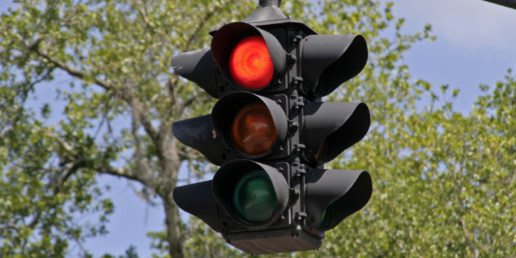 Trafikte yeni dönem: Kırmızı ışıkta geçene 80 bin TL ceza ve ehliyet iptali