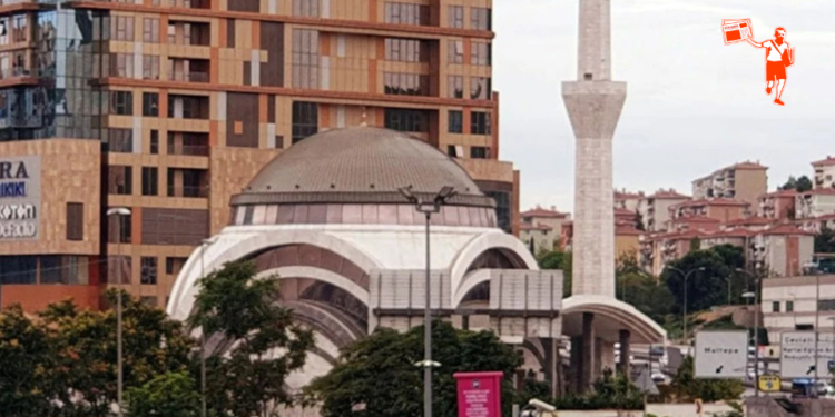 Maltepe’deki cami otoparkı İBB’ye değil oto galerilere kiralandı