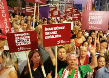 Beyoğlu Belediyesi önünde gözaltı protestosu