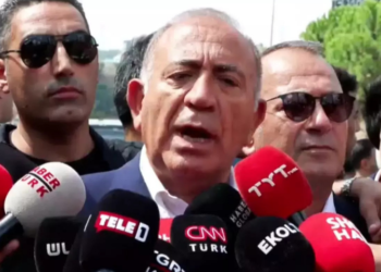 CHP İstanbul’da kayyım krizi: Tekin’in binaya gelişi gerginlik yarattı