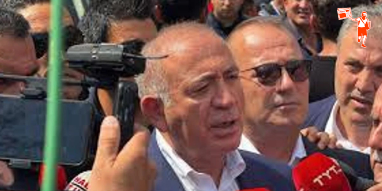 CHP’de kayyım krizi: Tekin polis eşliğinde binaya girdi