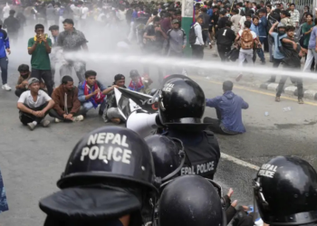 Nepal’de protestolar büyüyor: 19 genç öldü, Başbakan Oli istifa etti